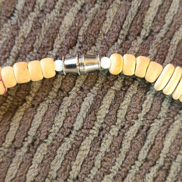 Novelty Tropical Parrot Necklace - Picture 4 of 4